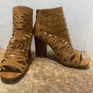 Bamboo chunky heel booties sz 9